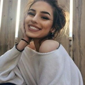 Meet your Posher, Davis